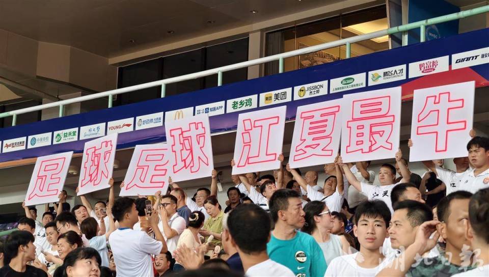 一球, 湖北日报, 张竞恒