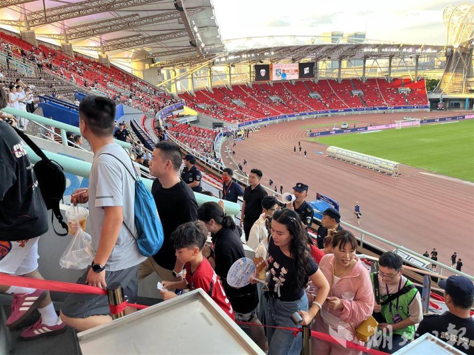 过一浪, 区组与高校