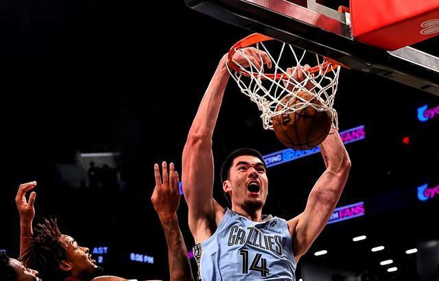 A灰熊队随, 埃迪训练左