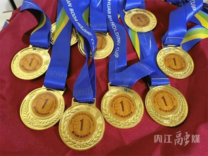 技术委员黄, 协会理事长